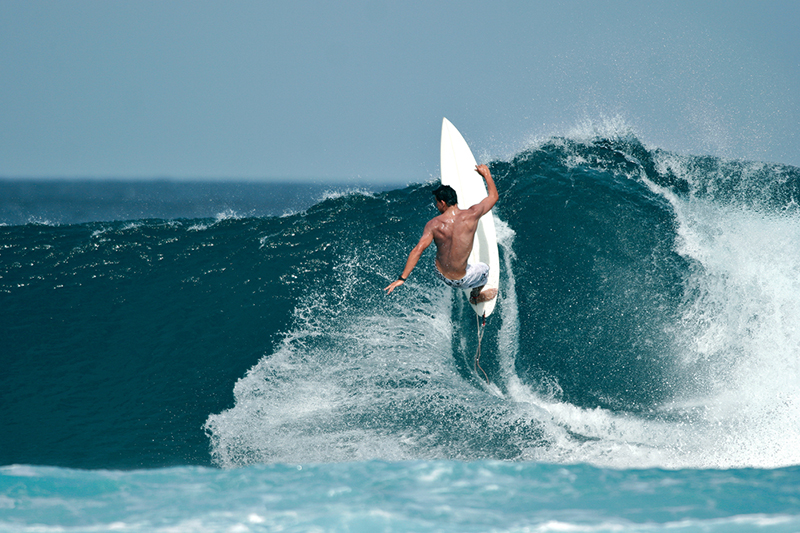 Man-surfing-in-australia